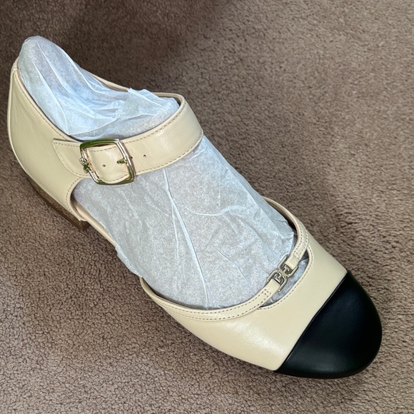 Sam Edelman Elegant Cream and Black Women's cap toe Maryjane Shoes - Picture 4 of 12